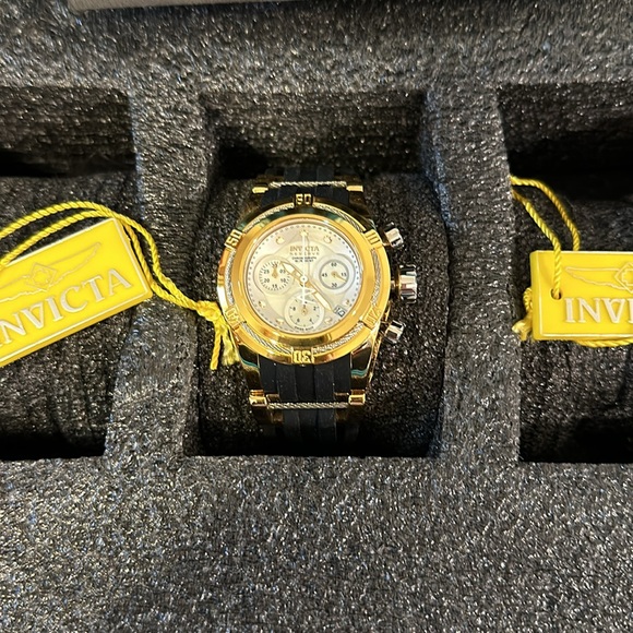 Invicta Reserve Women’s Bolt Zeus Swiss Made quart watch- Women’s - Picture 3 of 4